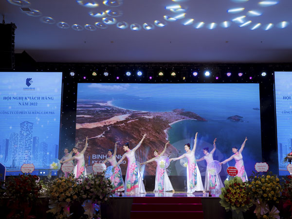 hội nghi khách hàng 8