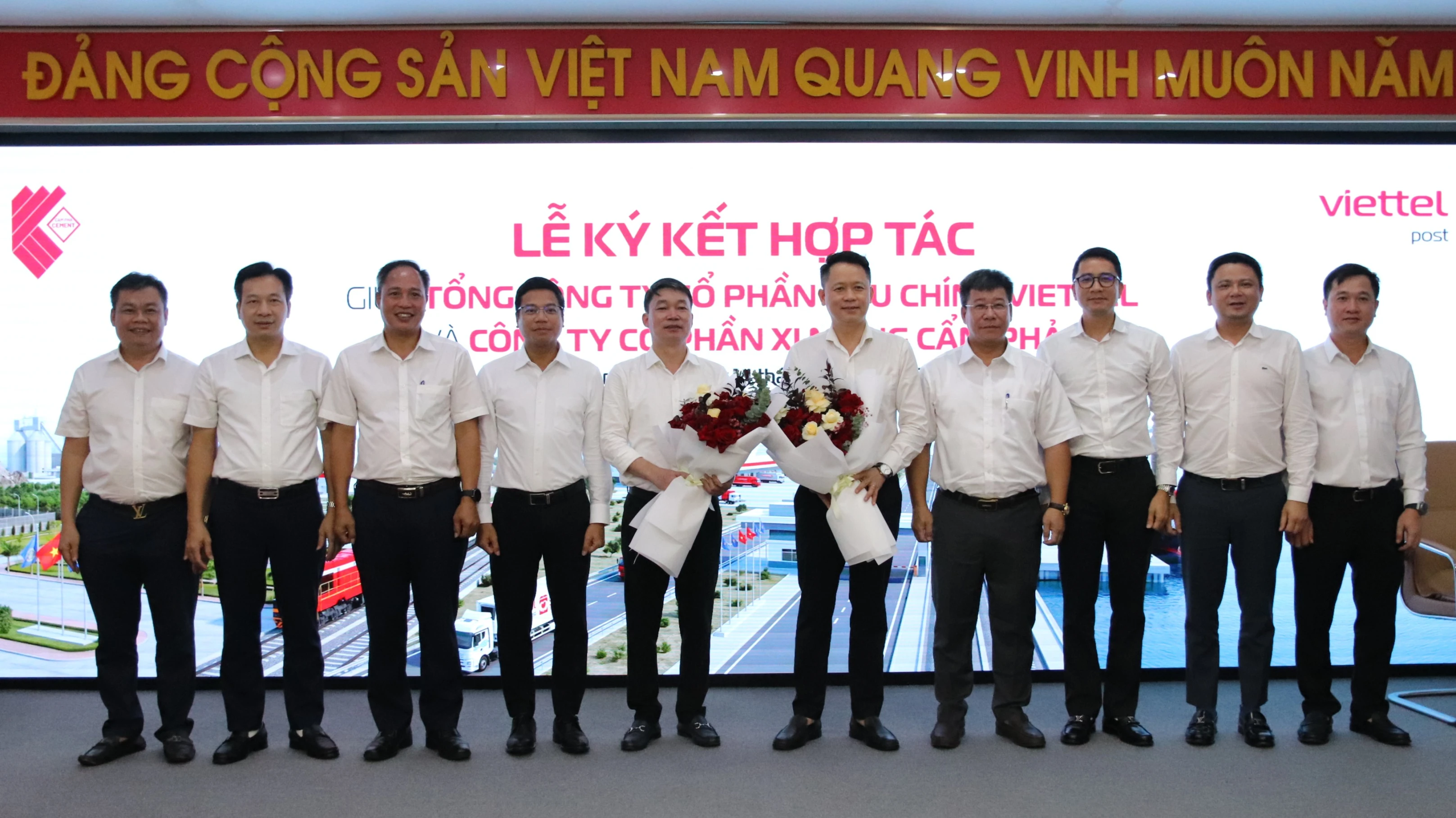 Xi măng Cẩm Phả và Bưu chính Viettel tăng cường kết nối, mở rộng hợp tác