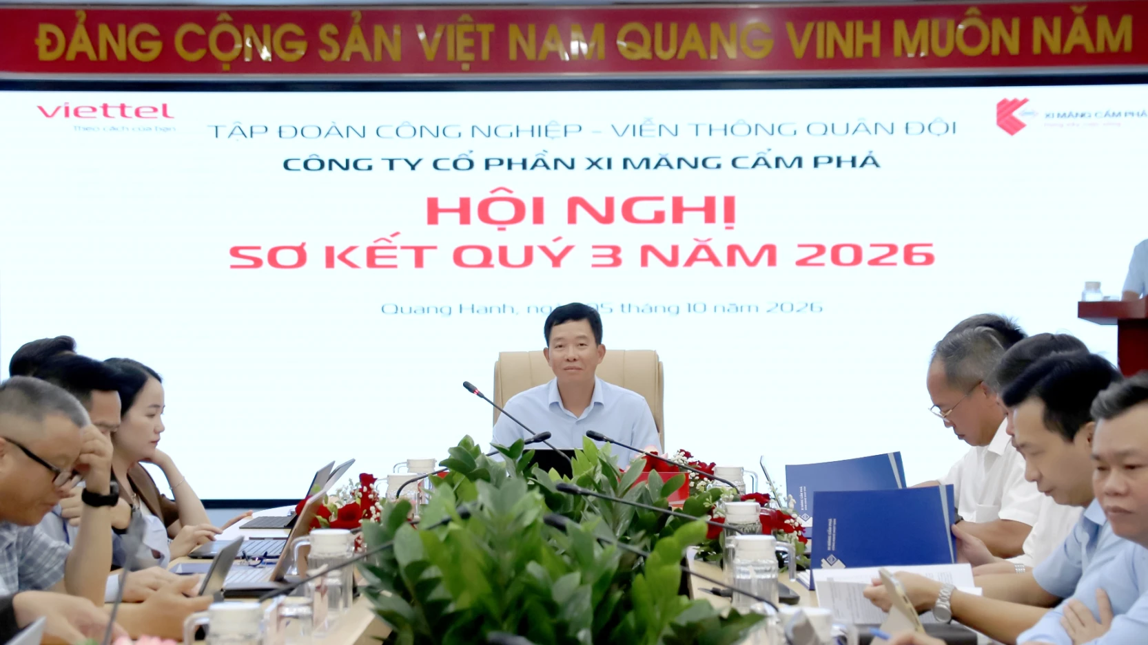 Phó TGĐ Tập đoàn biểu dương kết quả sản xuất kinh doanh của Xi măng Cẩm Phả